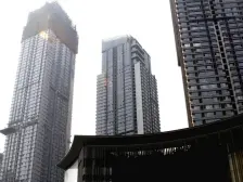 解放碑十八梯双轻轨精装修大两室中间楼层朝东