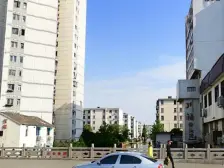 此房是电梯房 边户 ,满五年唯一 精装修 全明