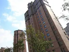 双南边套,全明户型。业主诚意出售。近佘山站+泗泾站.