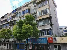 新上 电梯两房 全屋精装 花园位置 看房方便 房东诚意出售