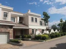 凤凰御景毛坯复试一楼地带院子。