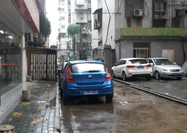 江三小区