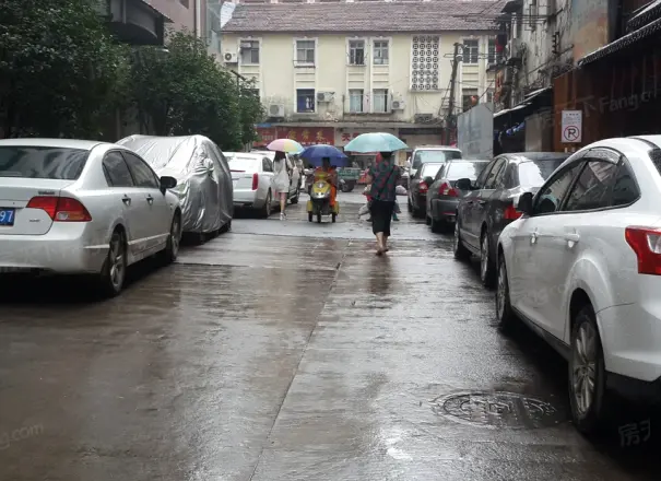 江三小区