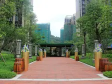 中间楼层看花园,保养全新,采光充足,看房方便