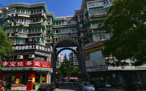 沃尔玛旁满五年税少,近地铁交通便利自住精装