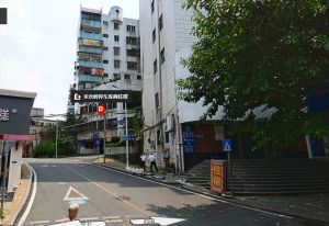 禾仓岭停车库商住楼3室2厅东南