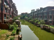 边位别墅,电梯入户朝南看水景,精装修2个车位2个露台