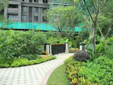 恒大御景 南向 豪 华装修 带大的入户花园 拎包入住!