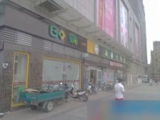 沿长江东路和铜陵路交口单层门面,年租金10万