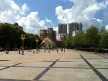 出行方便,配套设施全面.小区环境好