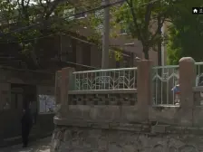 理工大前院,四室,有产权,可以按揭,出门公交站