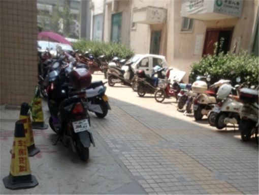 Õû×⡤º½Ì칫Ԣ 1ÊÒ1Ìü ¶«