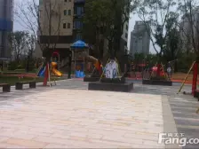 医疗配套成熟 小三居 近地铁 产权清晰 出行方便 东南朝向