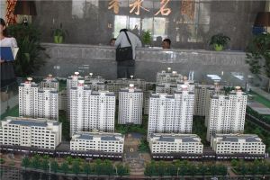 一楼带小院,房本在手,看房提前打电话,