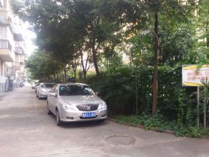 华夏广场小区 4室2厅 南 北