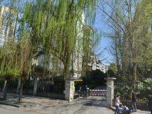 置信丽都花园A区4室2厅西南