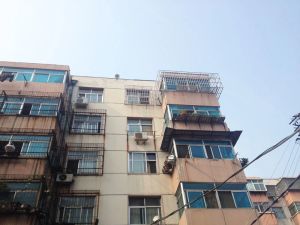 行署路8号院3室1厅北南南