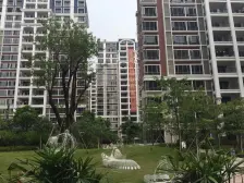 此房位于小区中间位置,楼层好,格局正、小区绿化高