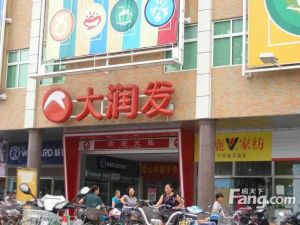 此房满五年,九层电梯洋房,南北通透,位置安静