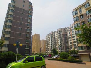 上海花园带电梯,三室两厅带储藏室。