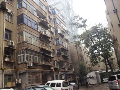 凯旋路5号院2室1厅1卫南朝向900.00元/月出租