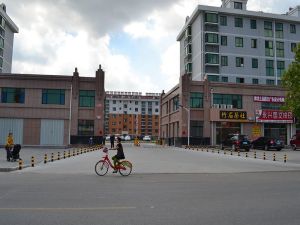 体育场近 多层四楼 南北通透 户型好