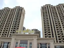 一线海景装修花了200个,价格包含两个车位和一个小棚