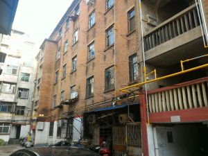 诚售青岛路小两室总价16万看中可谈朝南采光好不顶楼