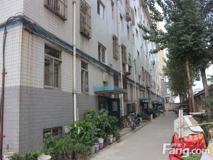 2个卧室朝阳中间客厅,采光充足