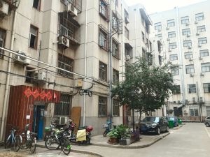 南昌路旁,中间楼层,通透2室,满2年,税费低