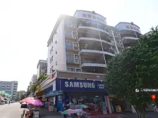 花园社区中间楼层小三房,精装保养好,拎包入住。