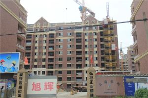 一楼带大花园,大四房,满五唯一,诚心出售
