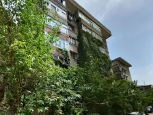 户型方正 南北通透 有院子可停车 采光视野不影响