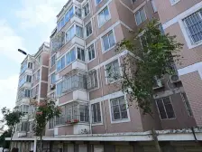 中间楼层采光好,户型方正,精装修可提包入住·。