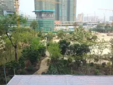 小区绿化好,离菜市场佷近,后面就万达广场