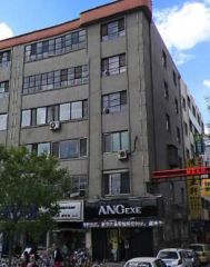 新华大街摩尔城14中家属楼,商圈成熟,出行方便一楼