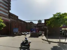 有 院 子 可 以 停 车 中 层