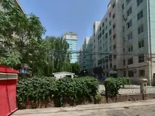 东西朝向 诚意出售.简单装修一室户型 有院子可以停车