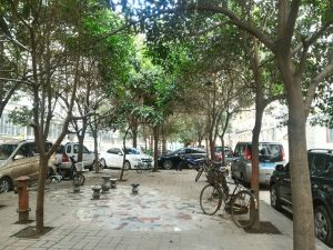 万达旁黄河路双气小区中间楼层三房急售