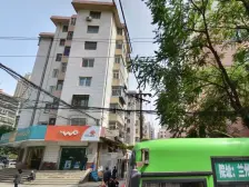 西站、地铁口、中天建、三室电梯房。