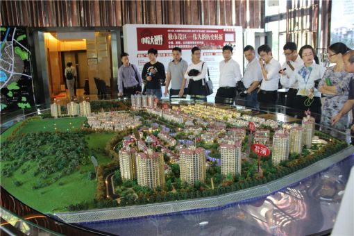 雅居乐小院流溪4室2厅2卫南朝向6000.00元/月出租