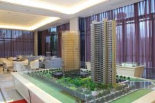 精装南北通三室二厅二卫新力的物业近公园