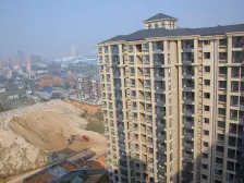 二桥旁,人车分流,毛坯三房,诚心出售