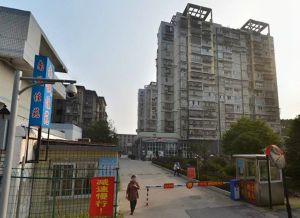 地铁口300米精装修电梯两房
