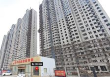 自住精装修。全天采光电梯房,。