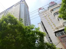 广场新电梯房,一室一厅,有院子,停车方便