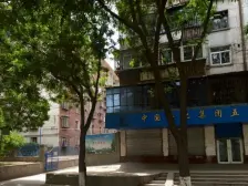 这套房子在化建十字中石化五建小区,单价5000不到