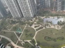 协信天骄城 装修四房 朝彩云湖可看湖 带阳台 看房方便