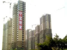 精装两房 看小区中庭 配套齐全 近地铁口