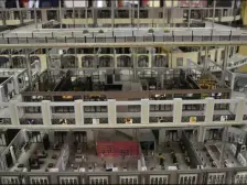 此房为精装三房双卫,户型方正,交通方便,住家舒适